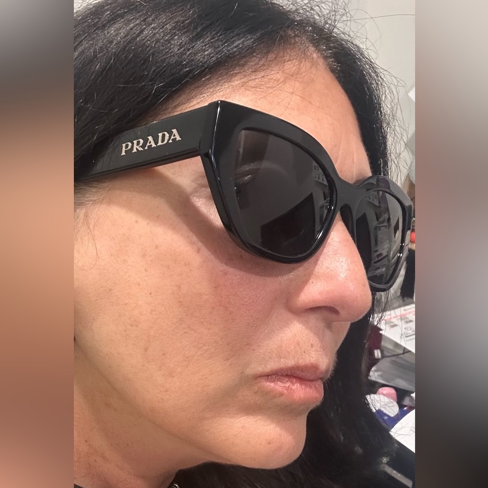 Prada Sunglasses w/ case - Picture 4 of 5